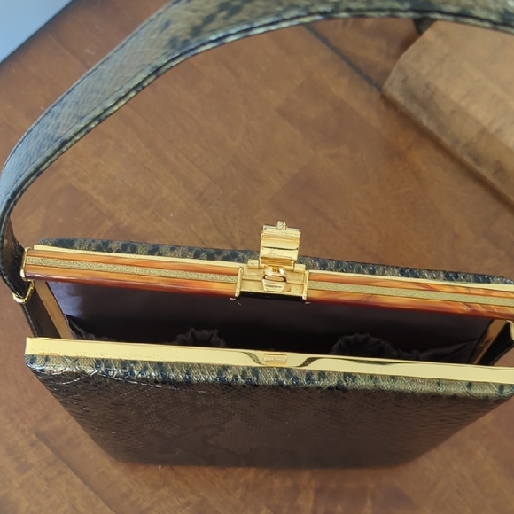 Chic Brown Snakeskin Shoulder Bag - Picture 5 of 7